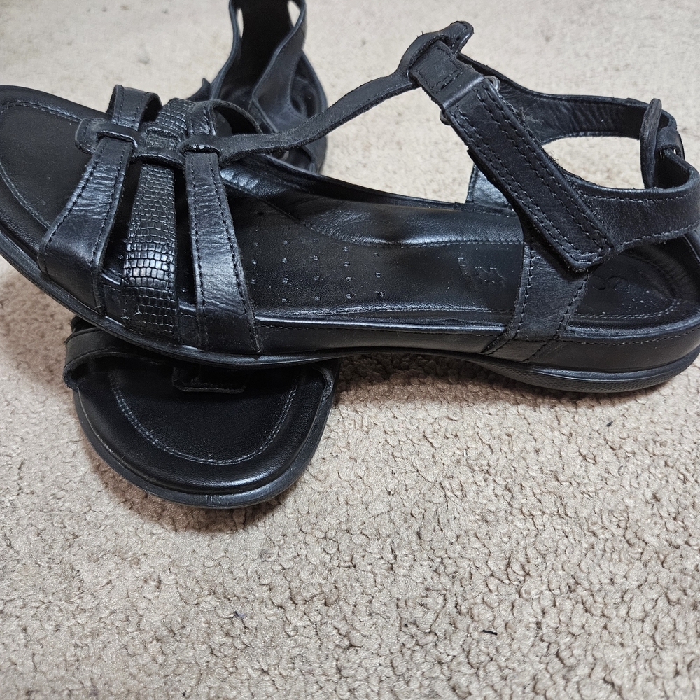 Ecco Black Leather T-Strap Sandals with Woven Accent - Picture 4 of 5